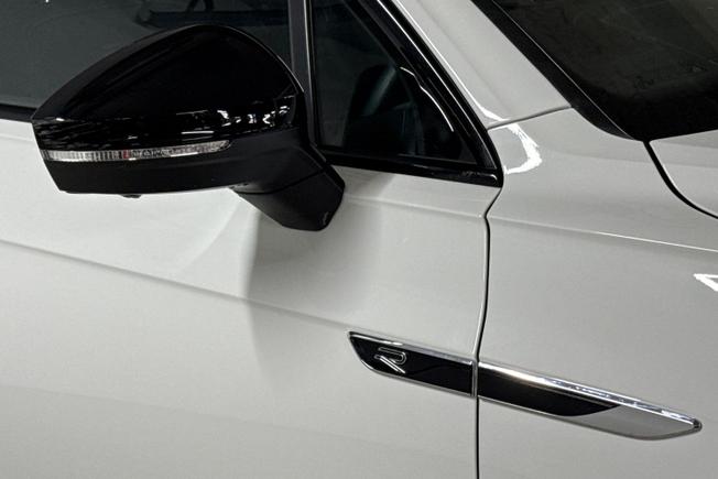 VOLKSWAGEN Touareg Photo 20