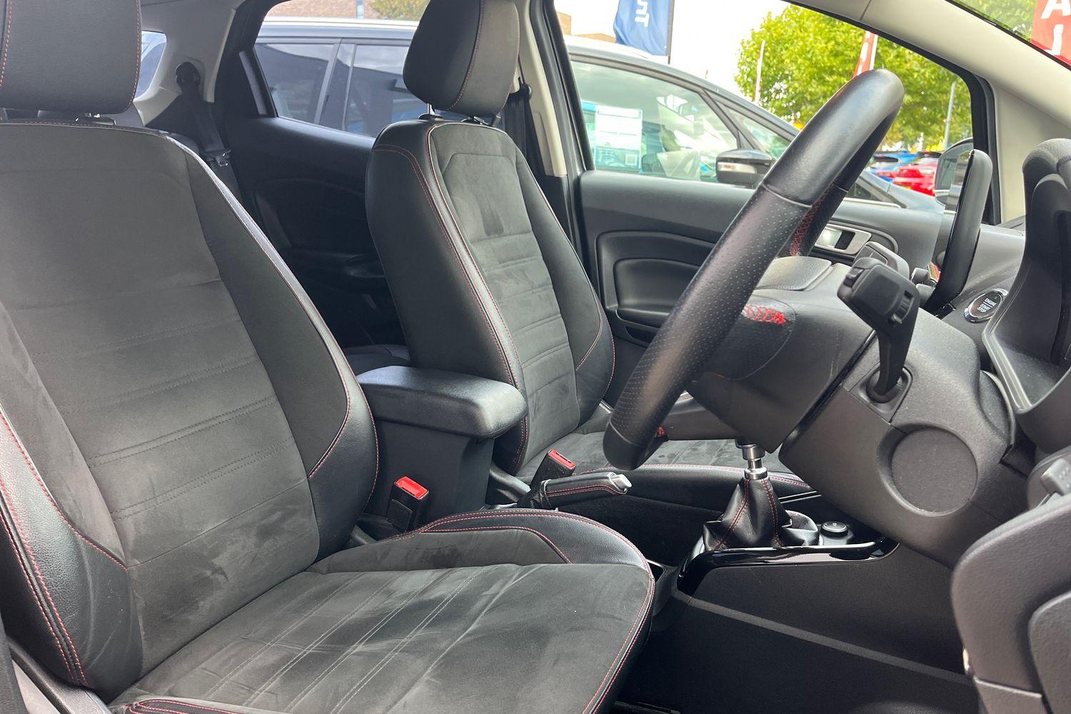 Ford ECOSPORT Photo 16
