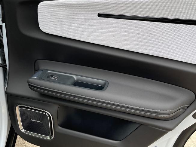 POLESTAR 4 Coupe Photo 36