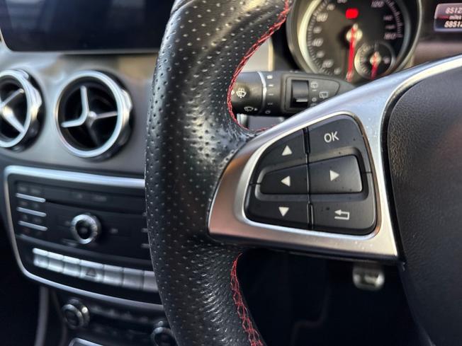 MERCEDES-BENZ GLA Photo 16