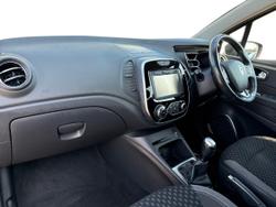 RENAULT Captur Photo 2