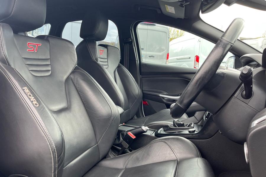 Ford FOCUS Photo autoimg-00c4e36c338957e93dfc8844cc81c75d417f0893.jpg