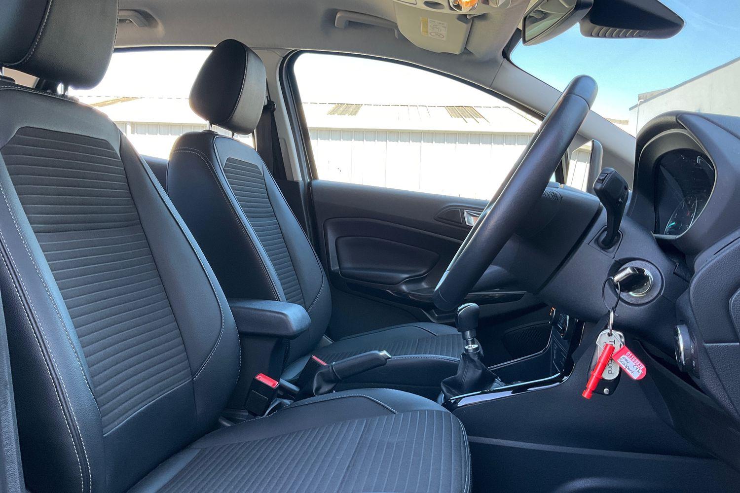 Ford ECOSPORT Photo 16