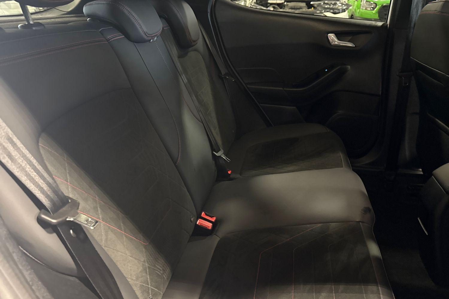 Ford FIESTA Photo 19