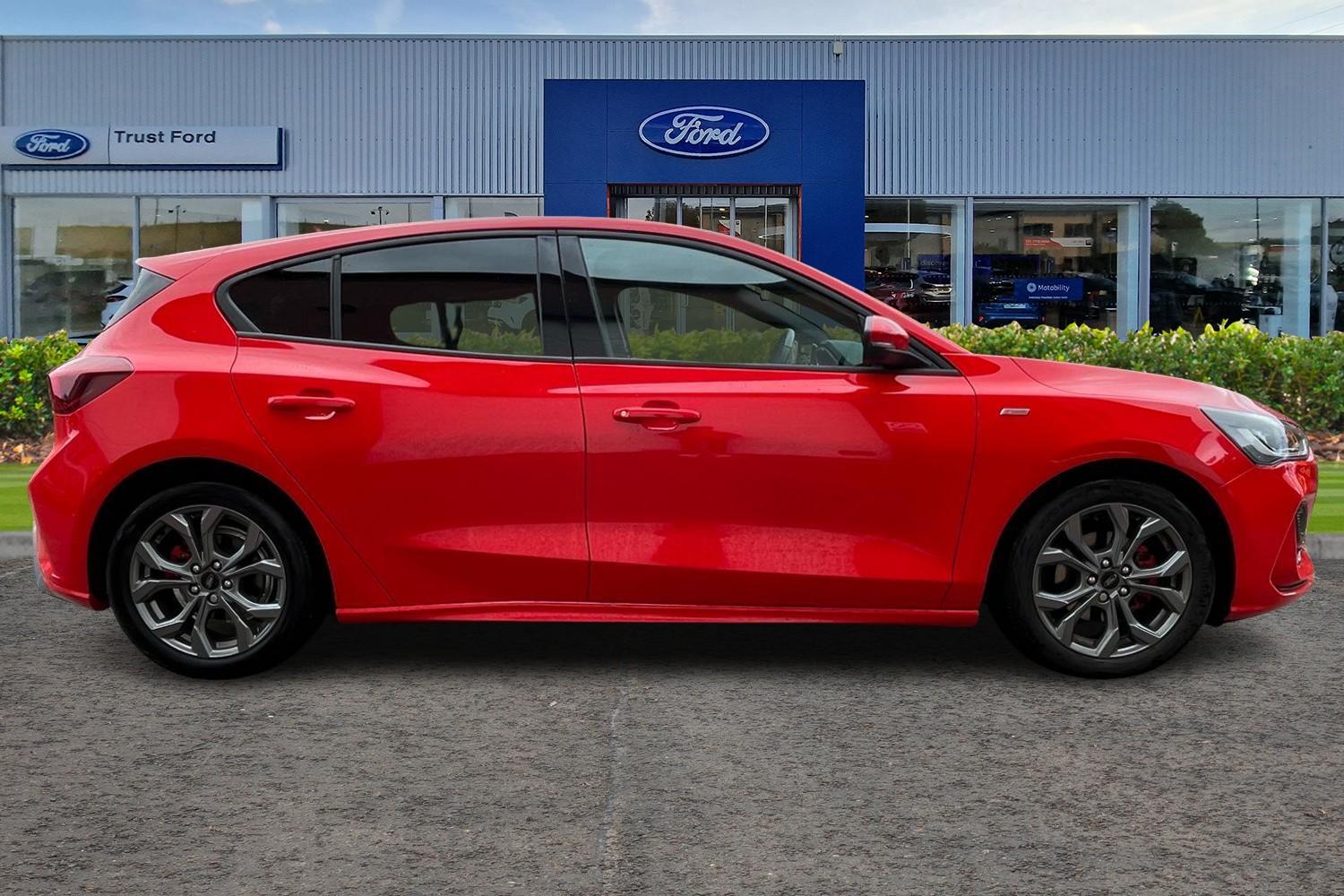 Ford FOCUS Photo 2