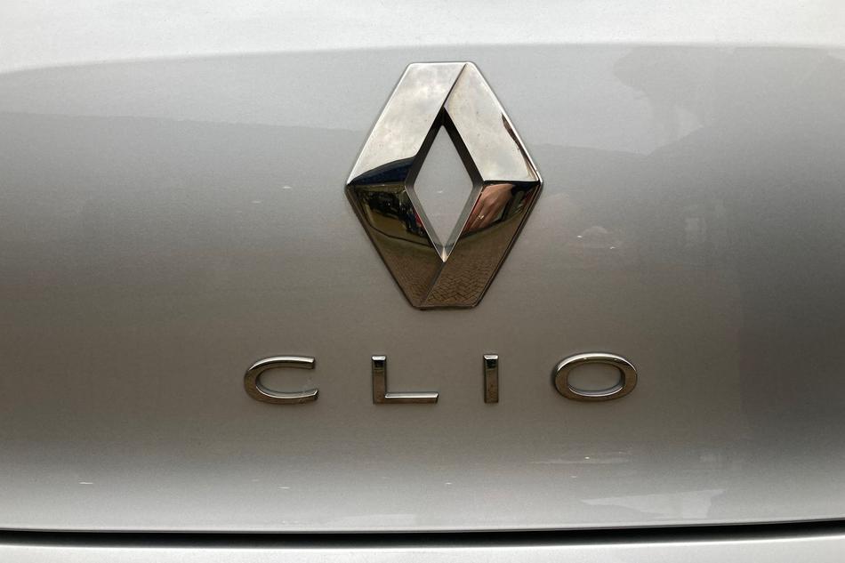 Renault CLIO Photo autoimg-00ce0d653255eee4e6b32ef0932a3b5408525633.jpg