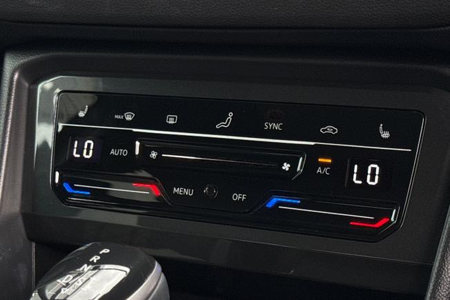 VOLKSWAGEN Tiguan Photo 30