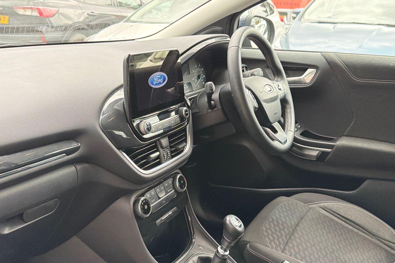 Ford PUMA Photo 17