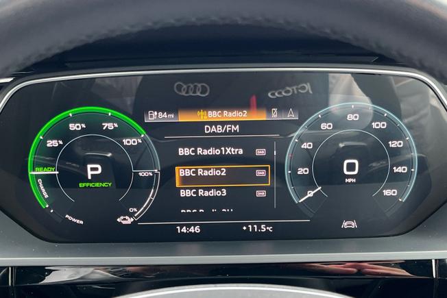 Audi e-tron Photo 15