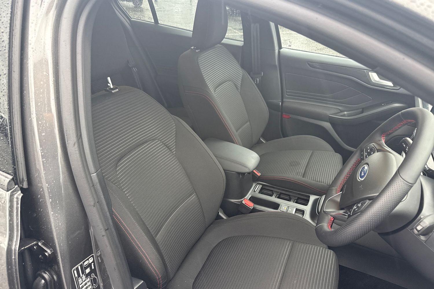 Ford Focus Photo 16
