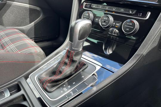 Volkswagen Golf Photo autoimg-00f181f93f46846f03385f78741794788ccc1200.jpg