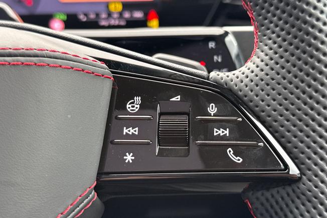 AUDI Q7 Photo 17