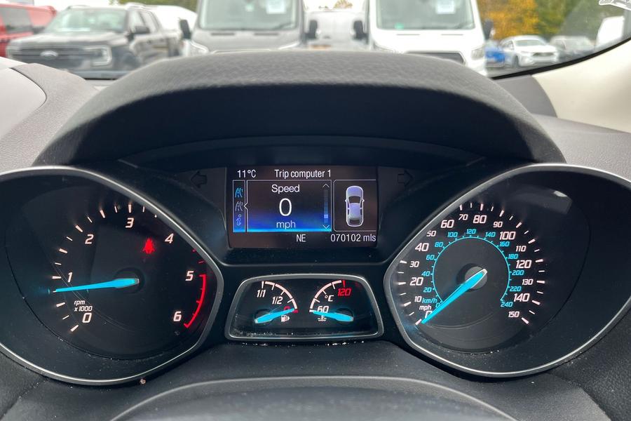 Ford KUGA Photo autoimg-00fbeb12dc5cffd1fdd3ab9ef95fc202c4232a9c.jpg