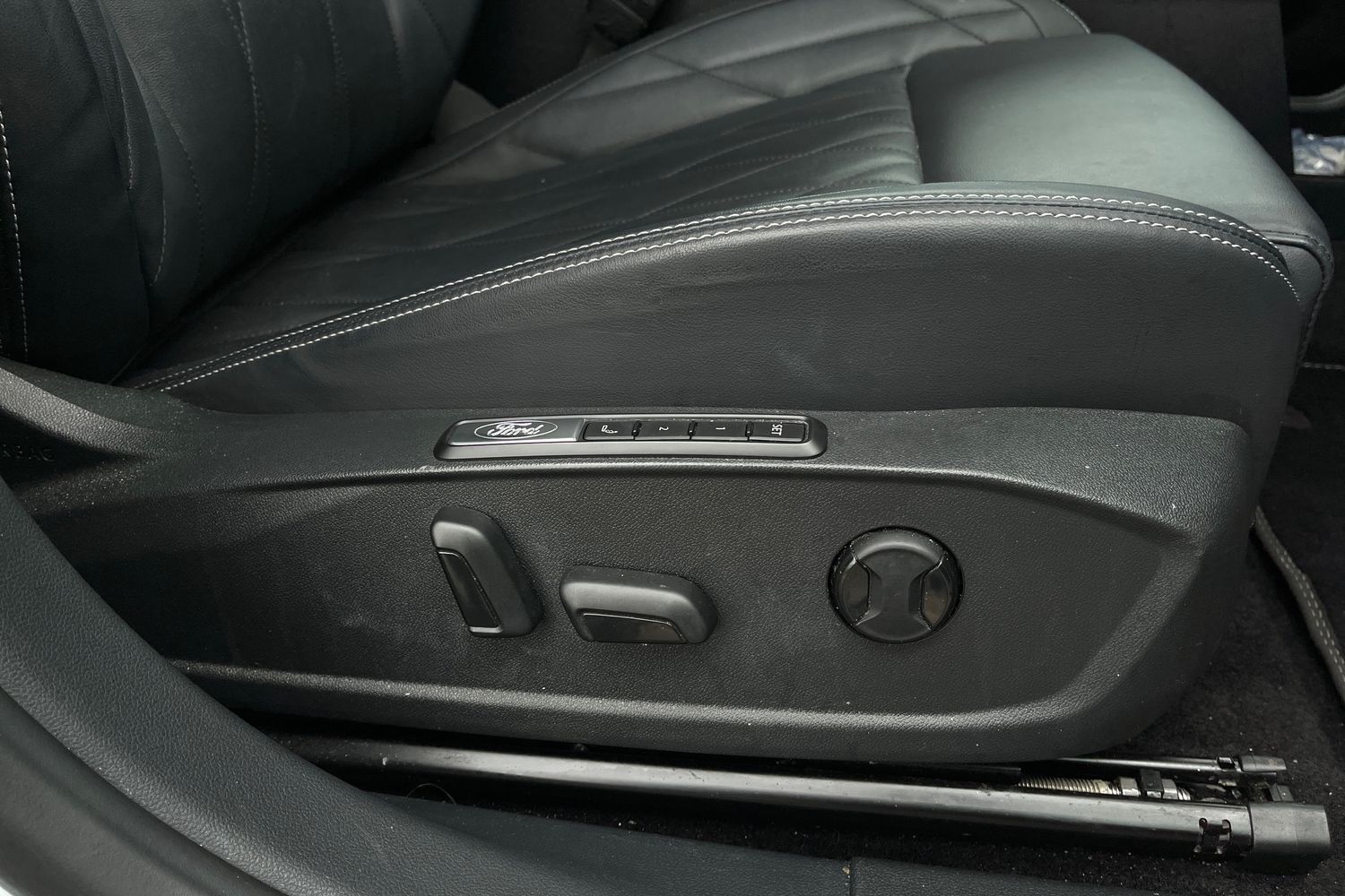 Ford Explorer Photo 35