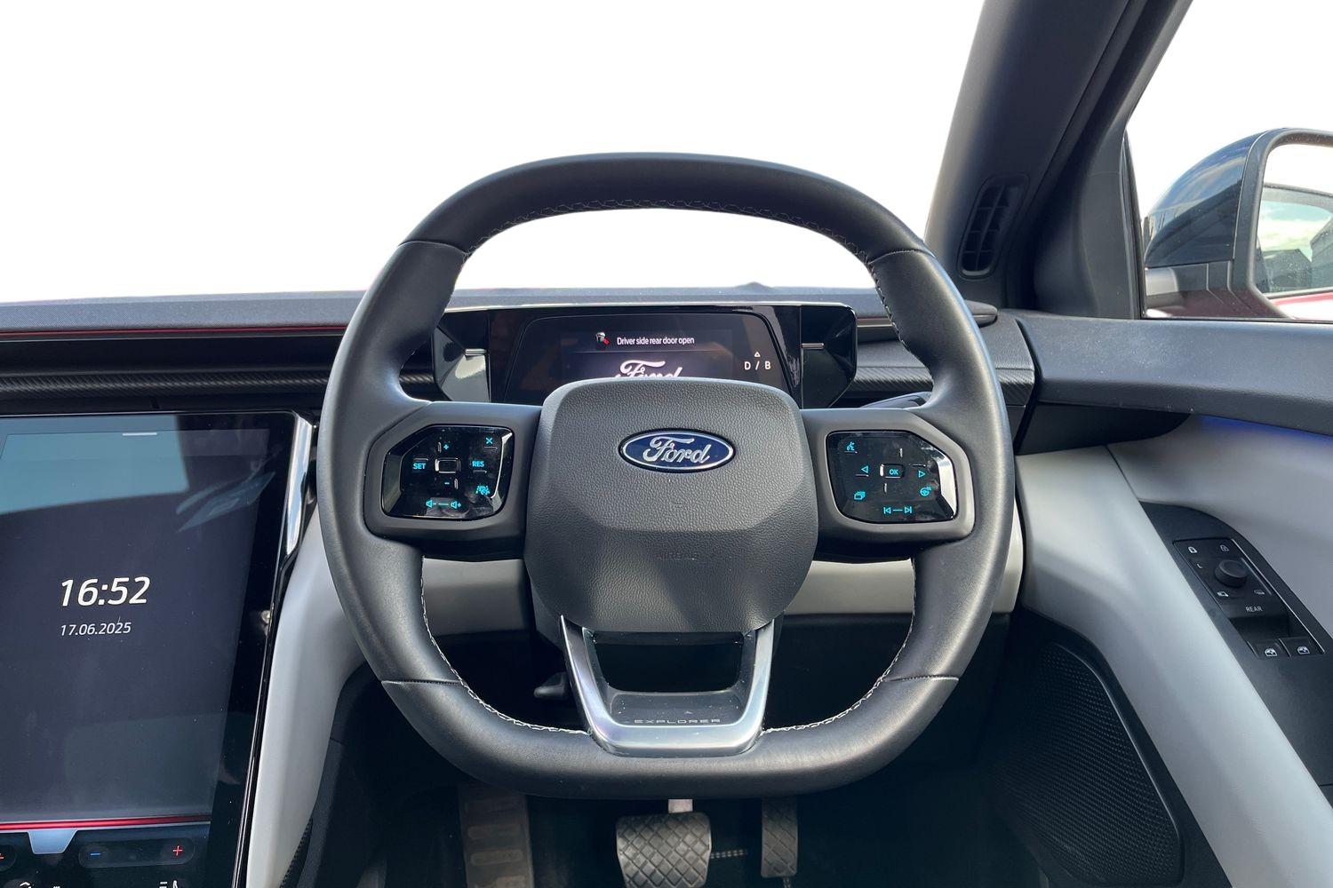 Ford Explorer Photo 10