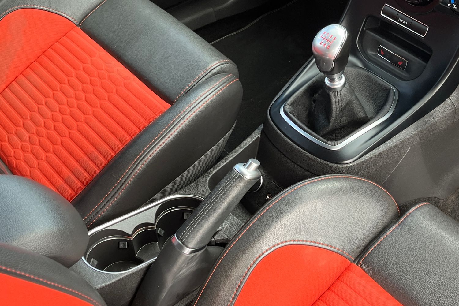 Ford FIESTA Photo 37