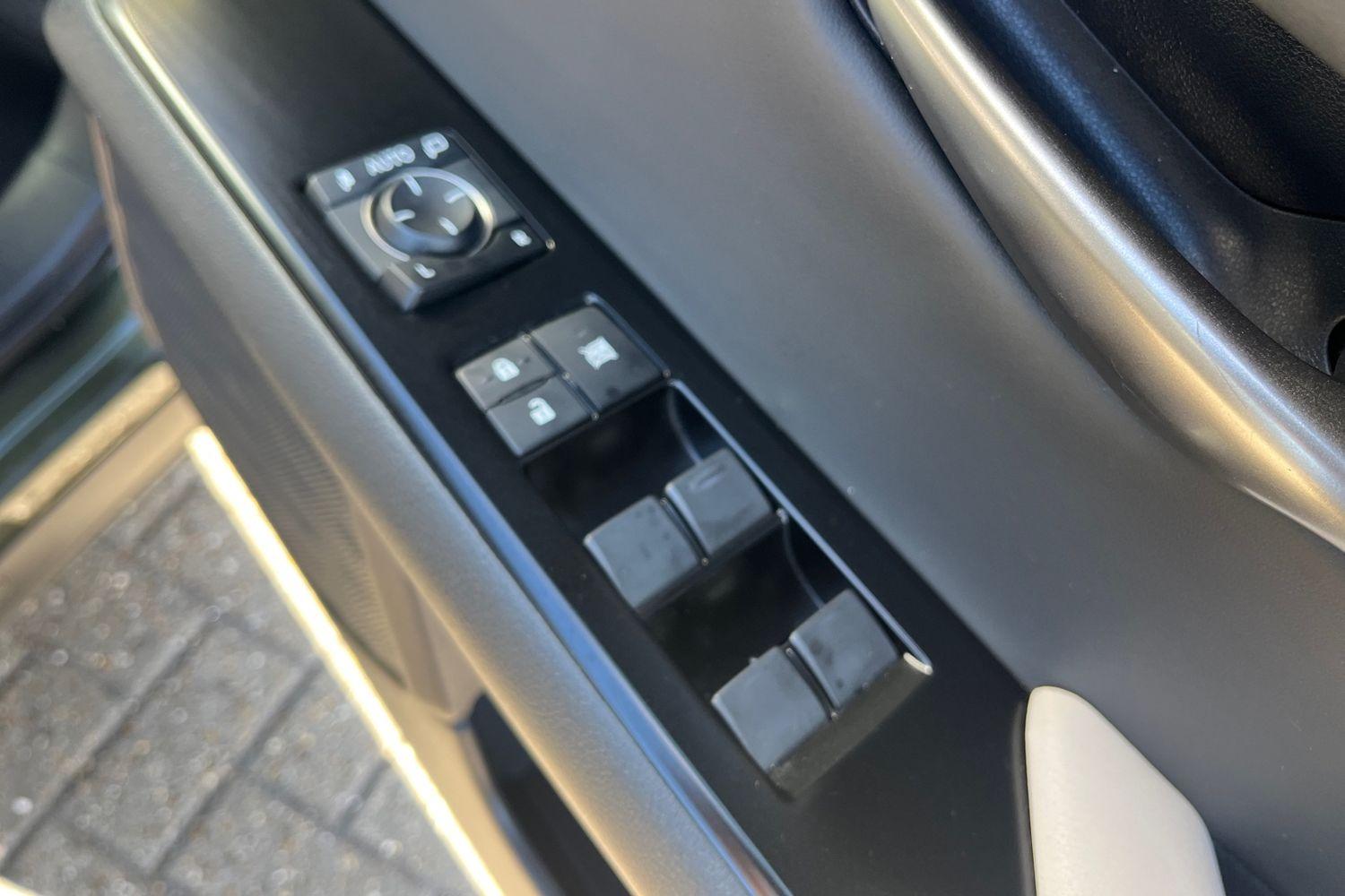 Lexus UX Photo 15
