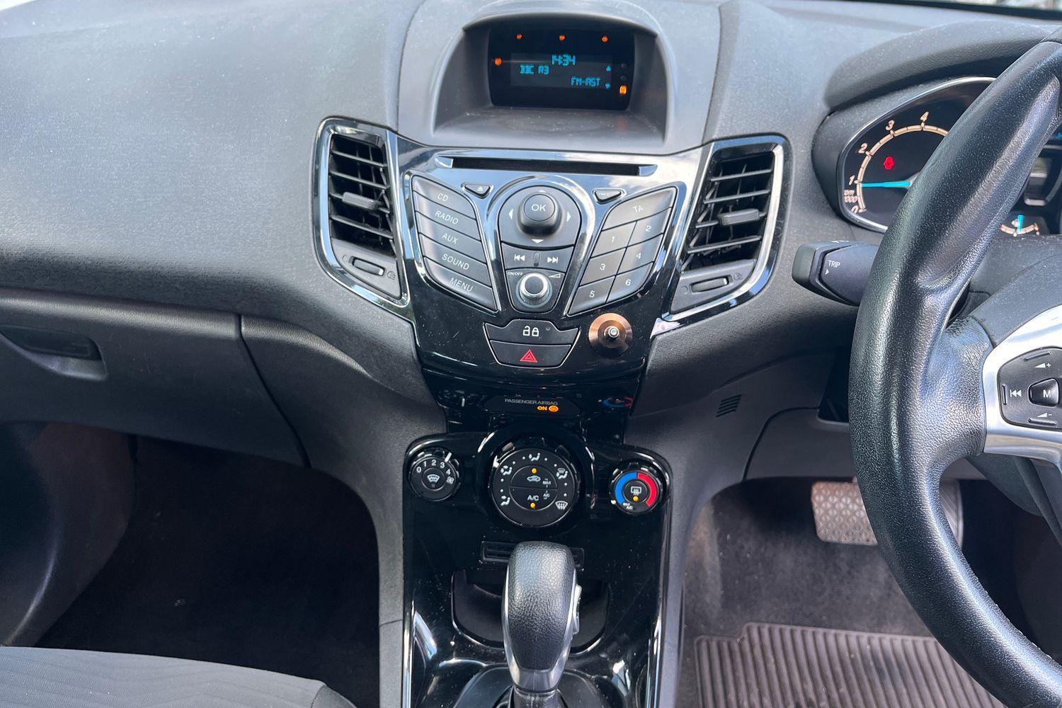 Ford FIESTA Photo 30
