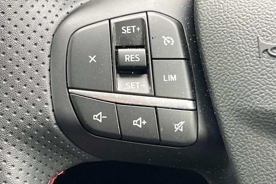 Ford KUGA Photo autoimg-012b424eac8940240545c2dd8ee79387afc35338.jpg