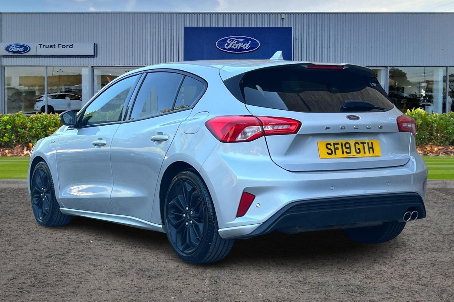Ford Focus Photo 1