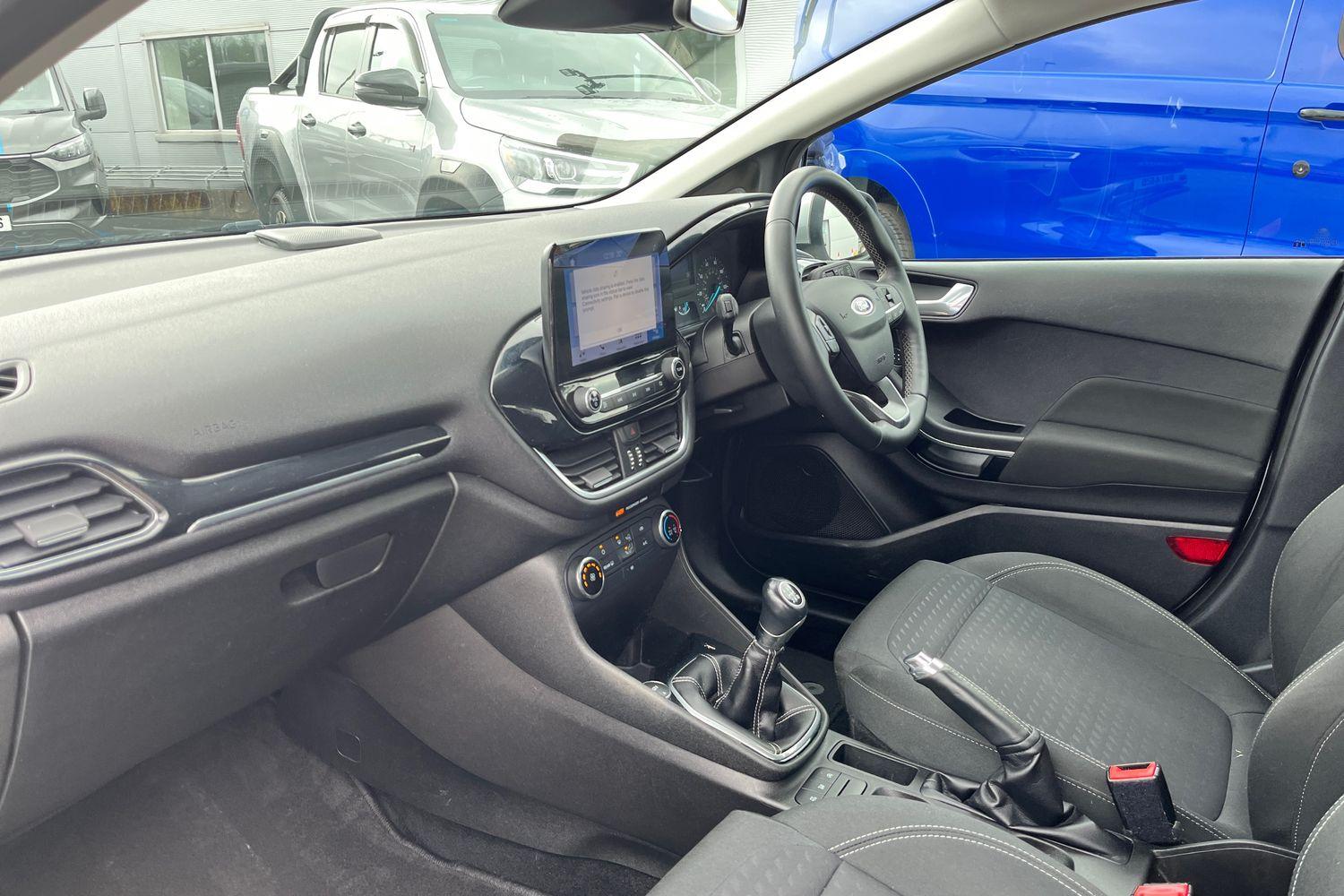 Ford FIESTA Photo 17