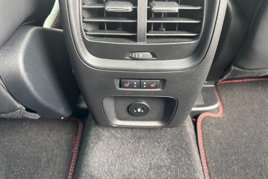 Ford KUGA Photo autoimg-013f26ba08cb1f44a01713ebb863b9b5b04499d7.jpg