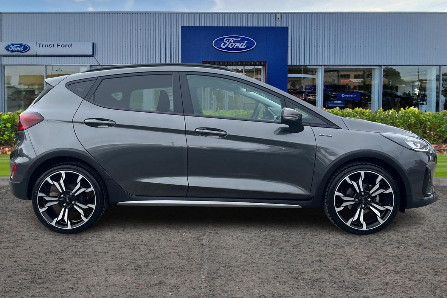 Ford FIESTA Photo 2