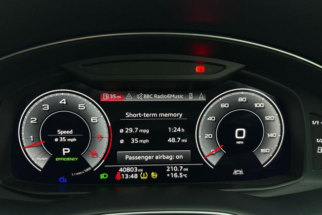 AUDI Q8 Photo 15