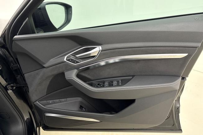 AUDI E-Tron S Photo 27