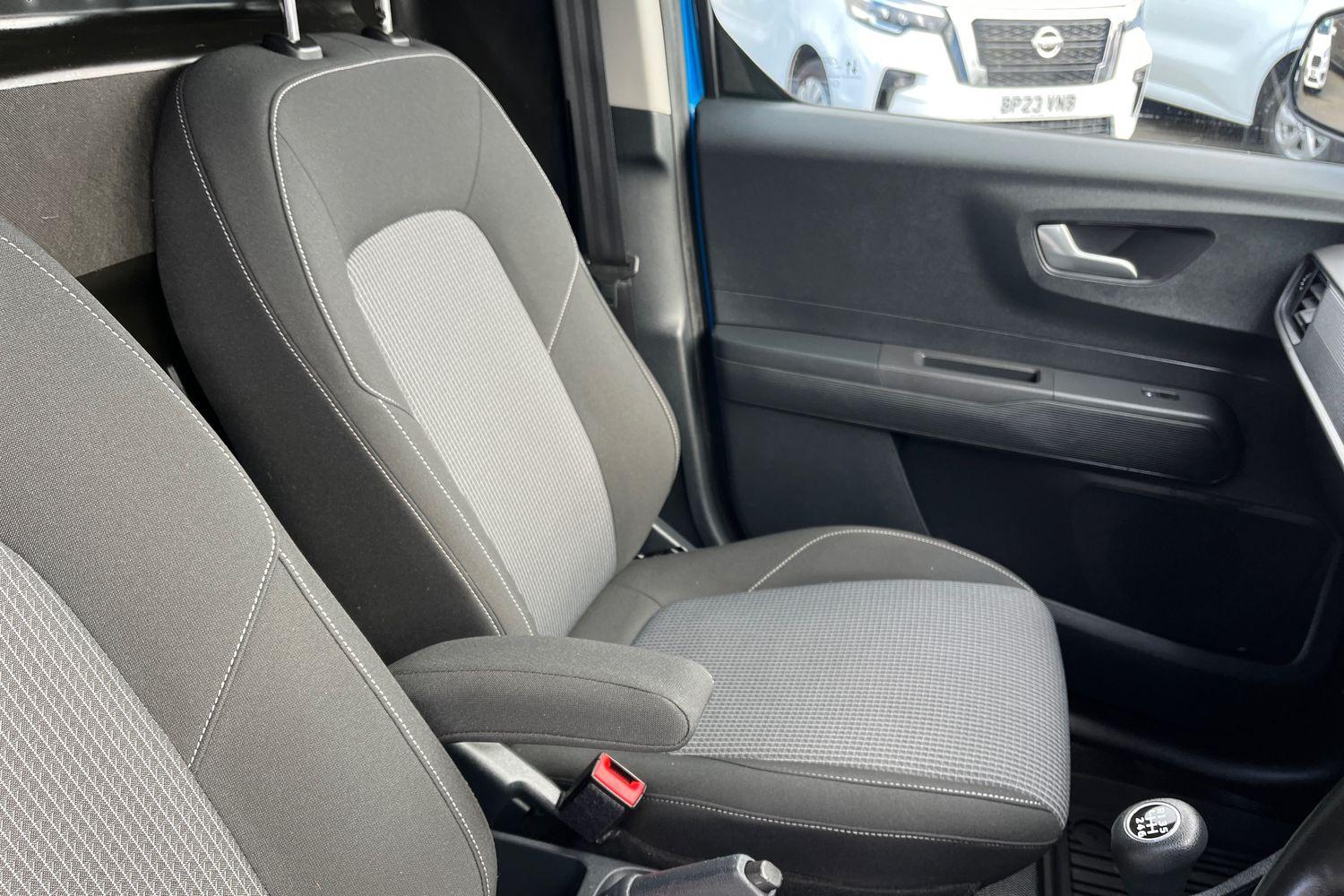 Ford TRANSIT COURIER Photo 31