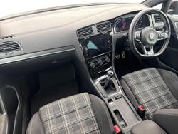 VOLKSWAGEN Golf Photo 2