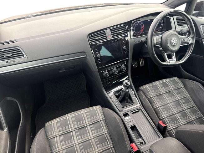 VOLKSWAGEN Golf Photo 2