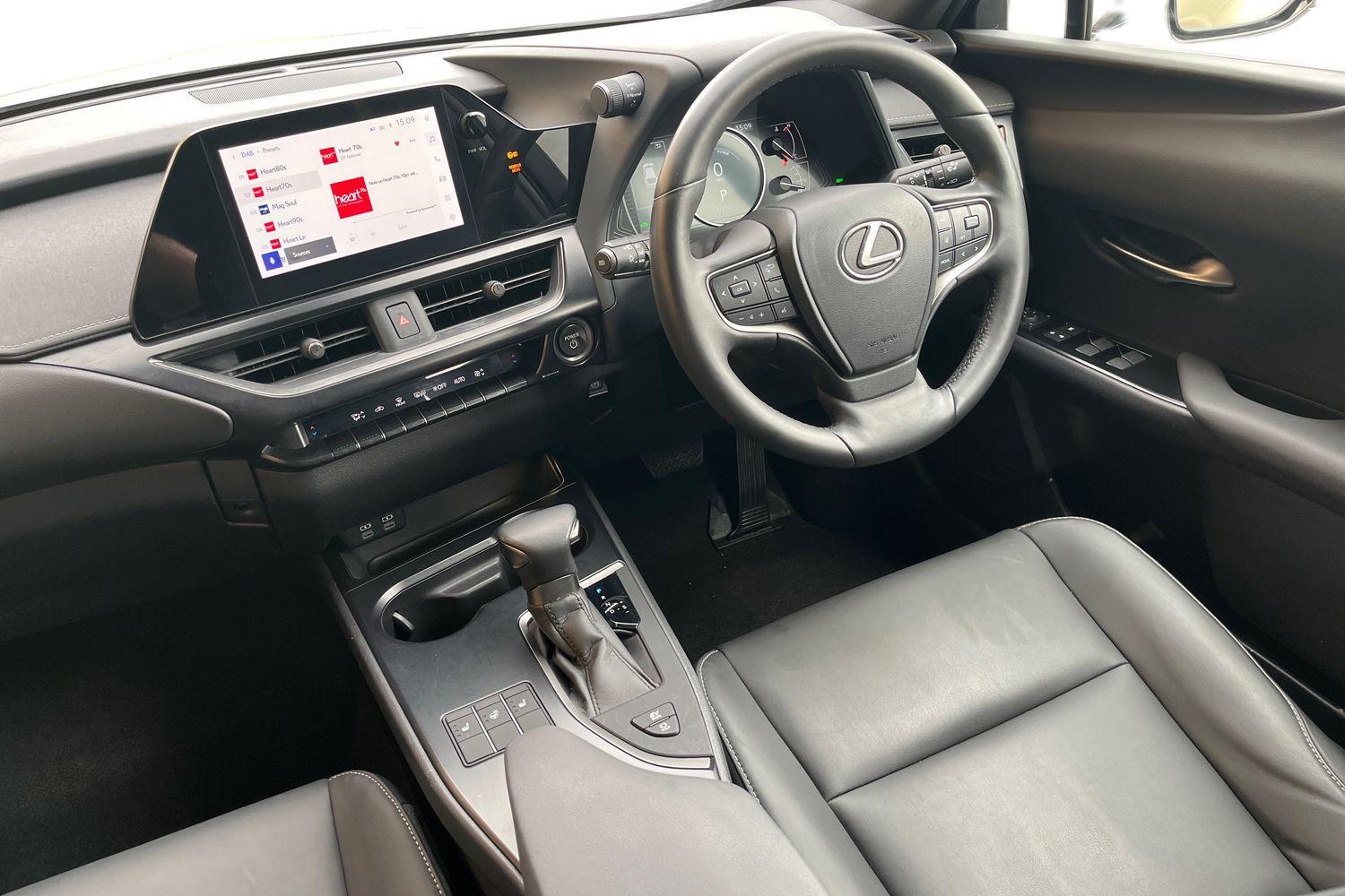 Lexus UX Photo 10