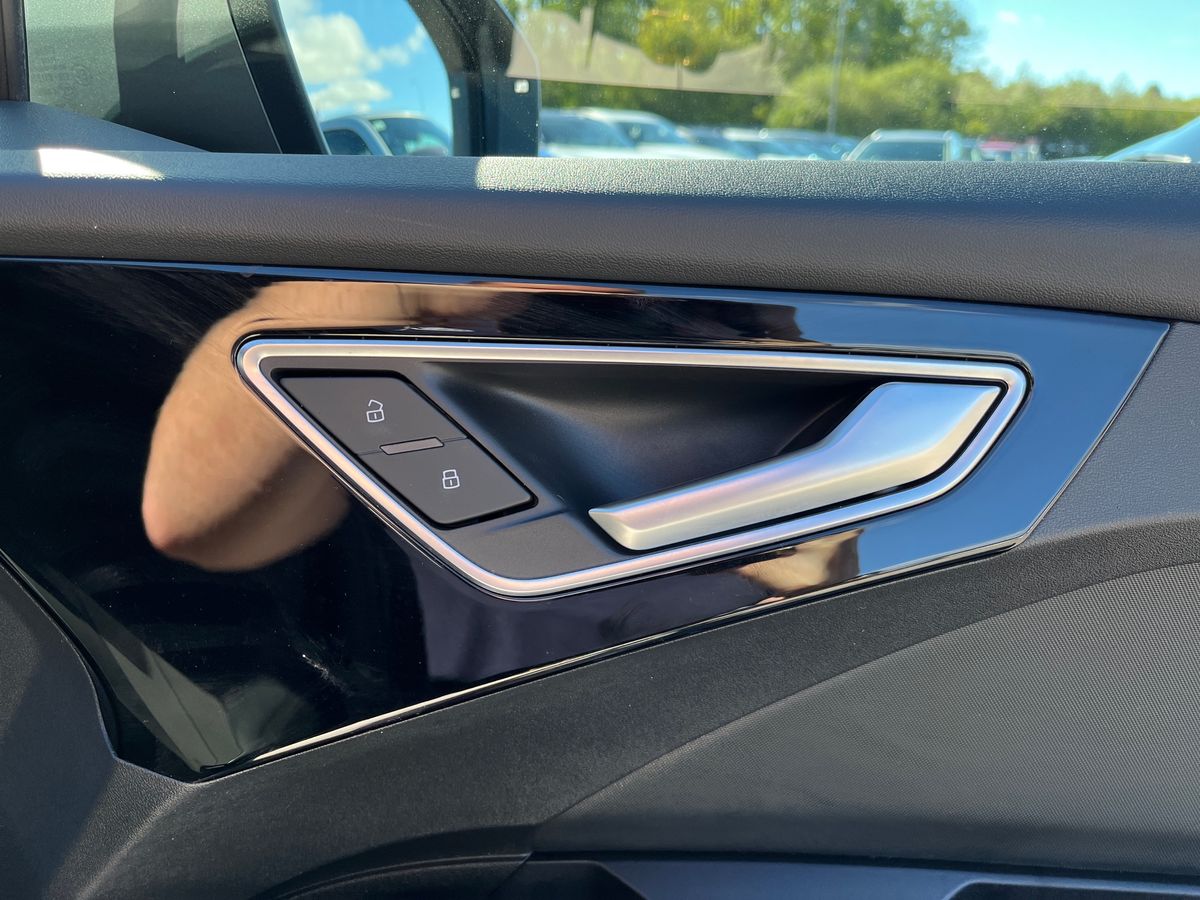 Audi Q4 e-tron Photo 29