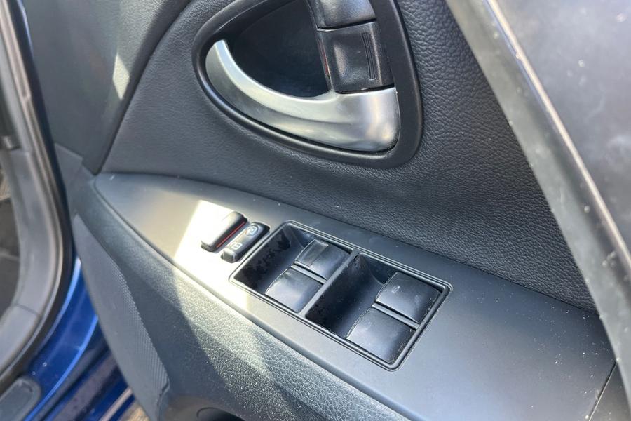 Toyota AVENSIS Photo autoimg-015ea0f4806703f64fbab1961136e2601f381f48.jpg