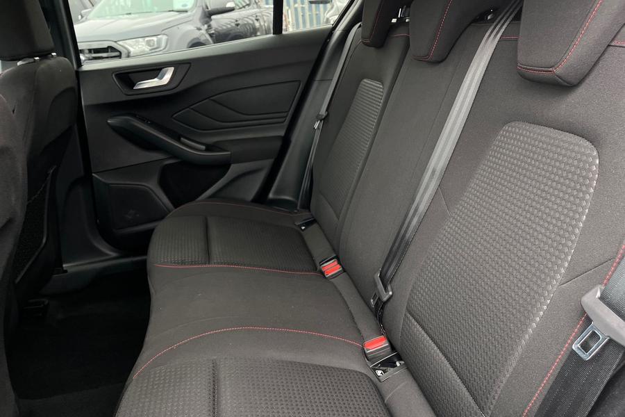 Ford FOCUS Photo autoimg-015f129b4901930a22e4f67418fd472807060f2f.jpg