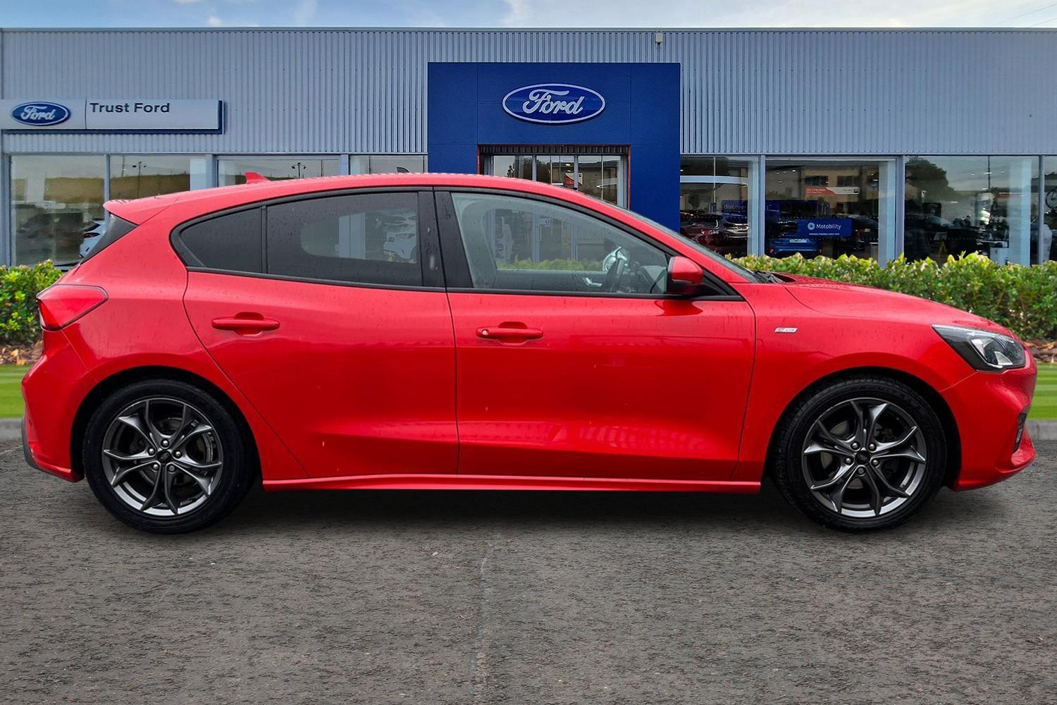 Ford FOCUS Photo 2