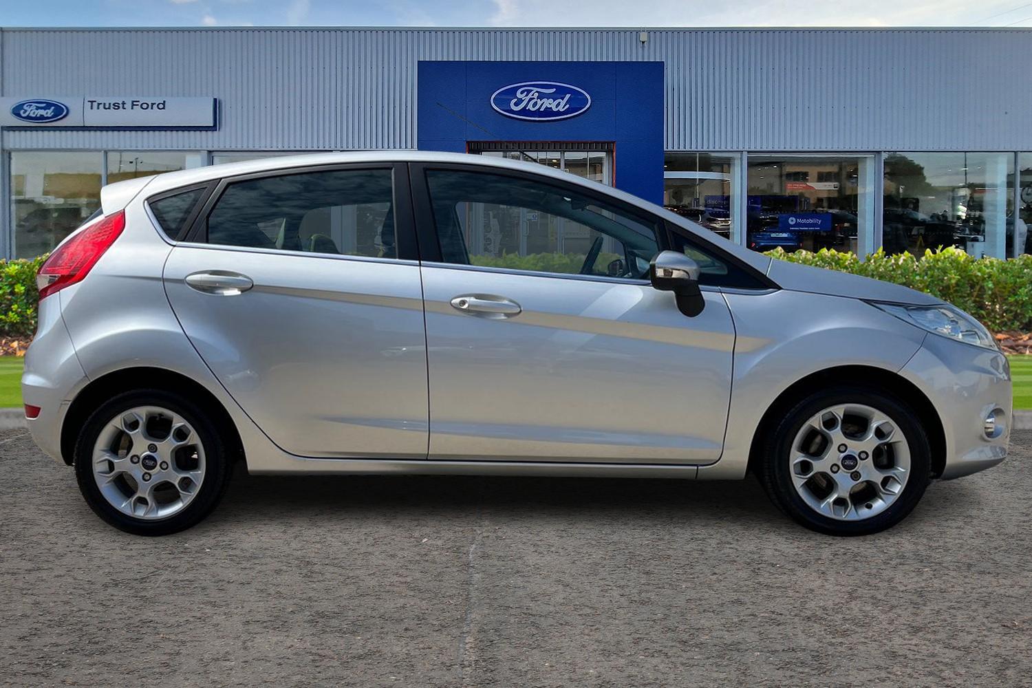 Ford Fiesta Photo 2