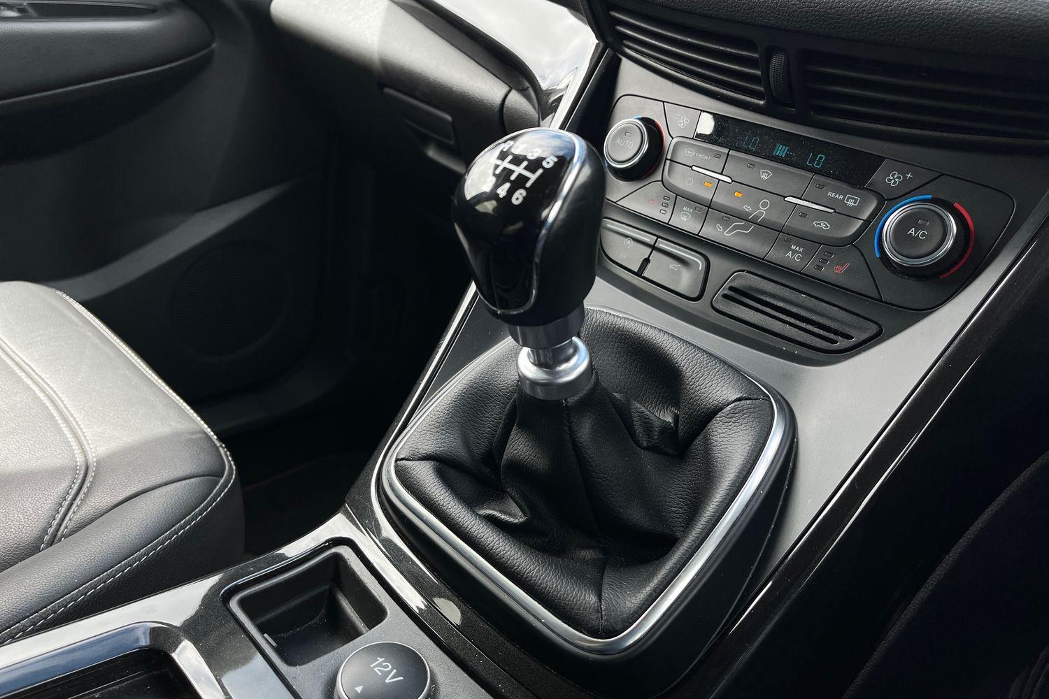 Ford KUGA Photo 32
