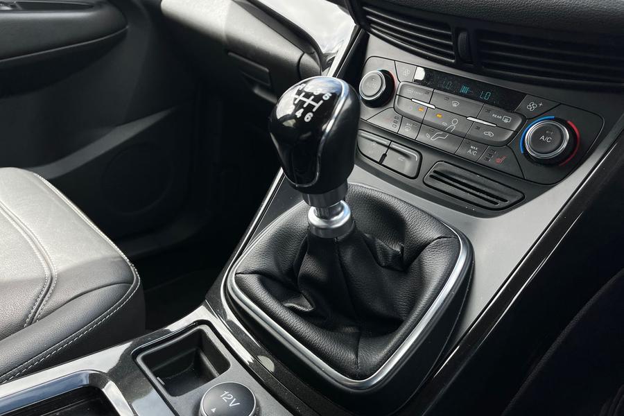 Ford KUGA Photo autoimg-017a1cac6b2b329549cf78050408979a25ffcd15.jpg