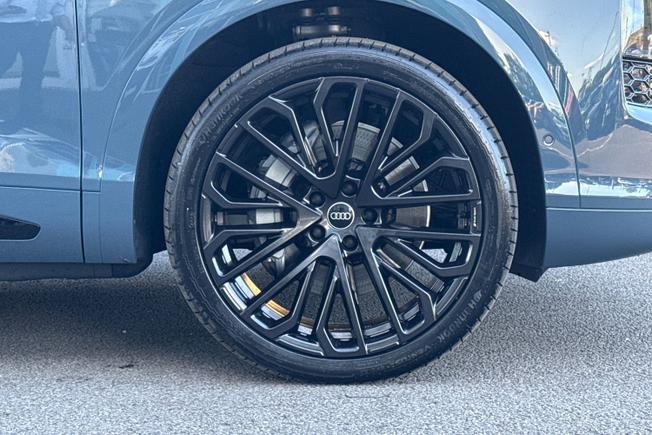 Audi Q7 Photo 5