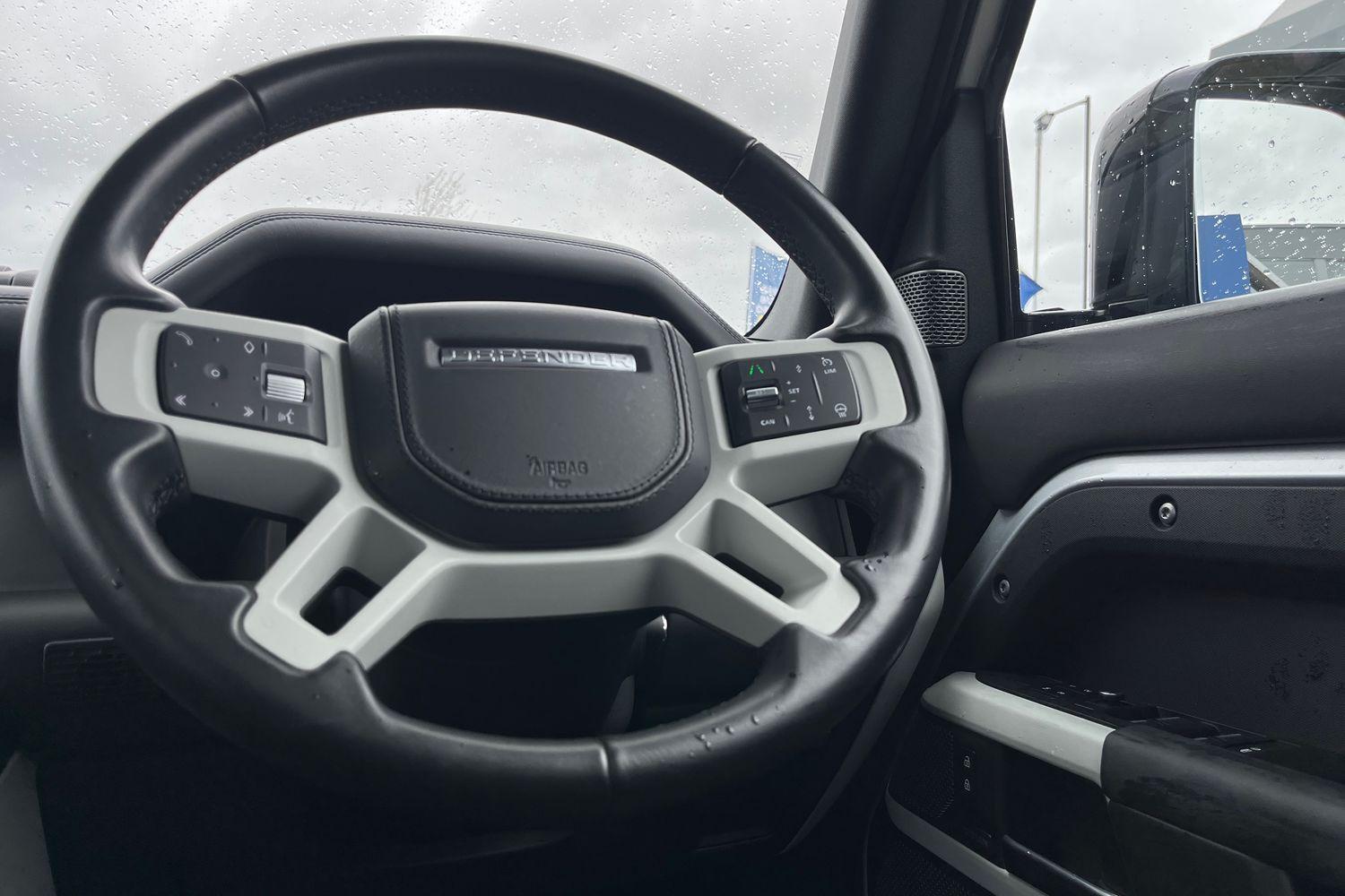 Land Rover Defender 110 Photo 11