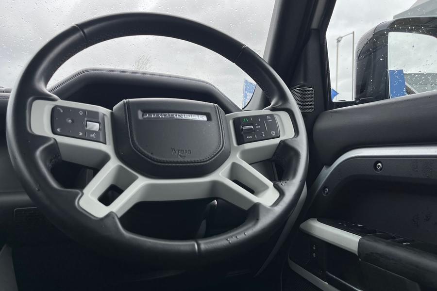 Land Rover Defender 110 Photo autoimg-0182da7ccd1d3e46fb0c8bf75c67cdfd28342810.jpg
