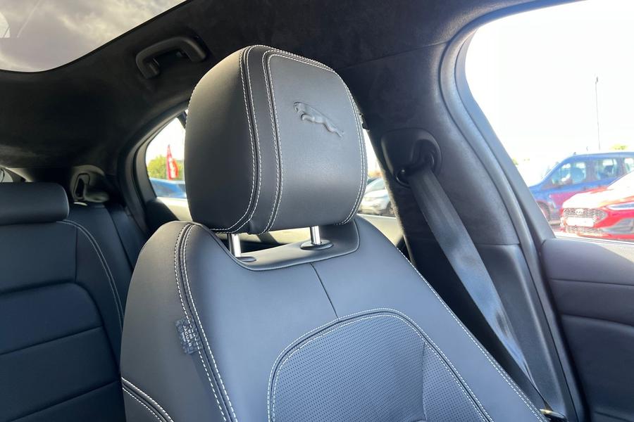 Jaguar I-PACE Photo autoimg-018413d8a1cb188b5fc82ce91e87b6bd58fbf62f.jpg