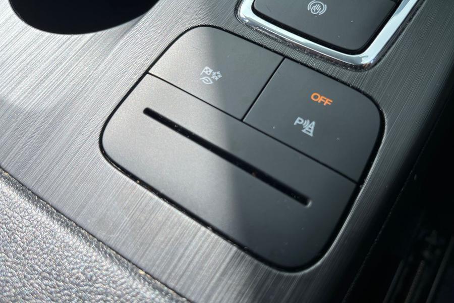 Ford Kuga Photo autoimg-0186ee4e1788bd51021601df6c321f376af3be58.jpg