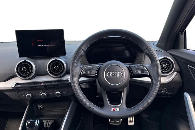 Audi Q2 Photo 11
