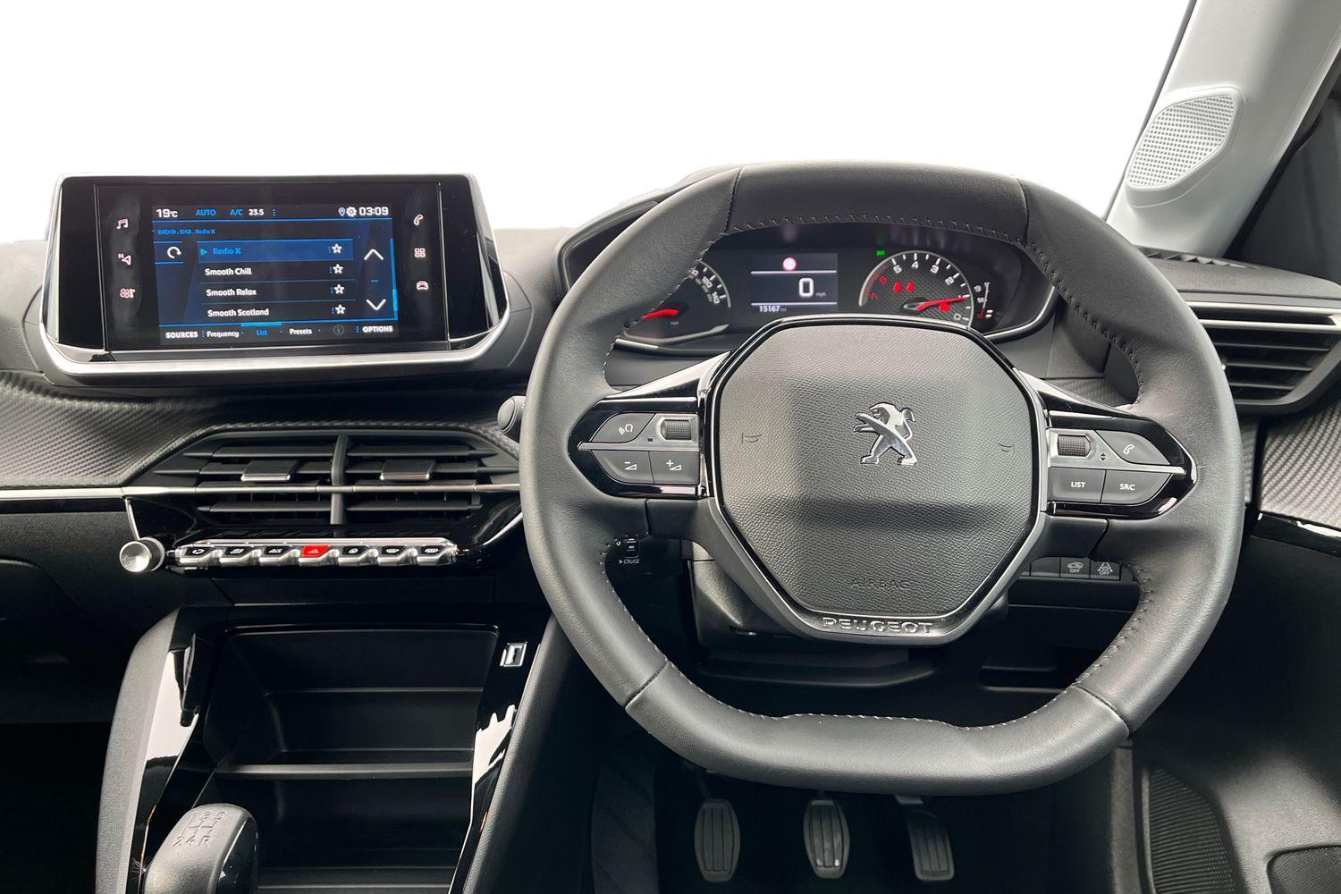Peugeot 208 Photo 10