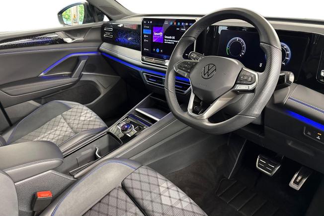 VOLKSWAGEN Tiguan Photo 6
