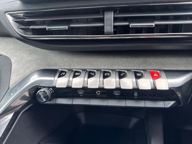PEUGEOT 5008 Photo 35