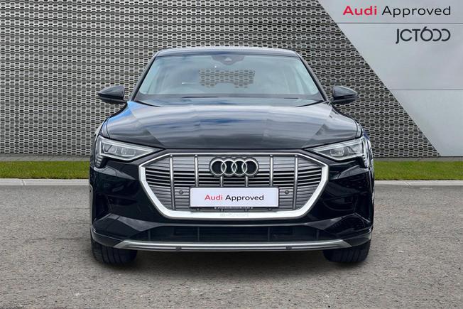 AUDI e-tron Photo 8